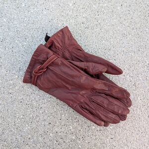 Isotoner Red Leather Gloves with Elasticated Wrist 89736 One Size